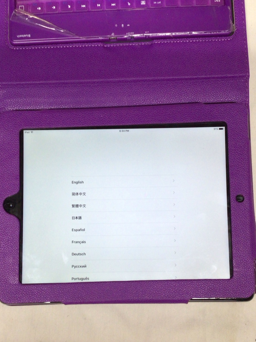 Apple iPad with case ,4 gen apple iPad with Bluetooth keyboard. Please read